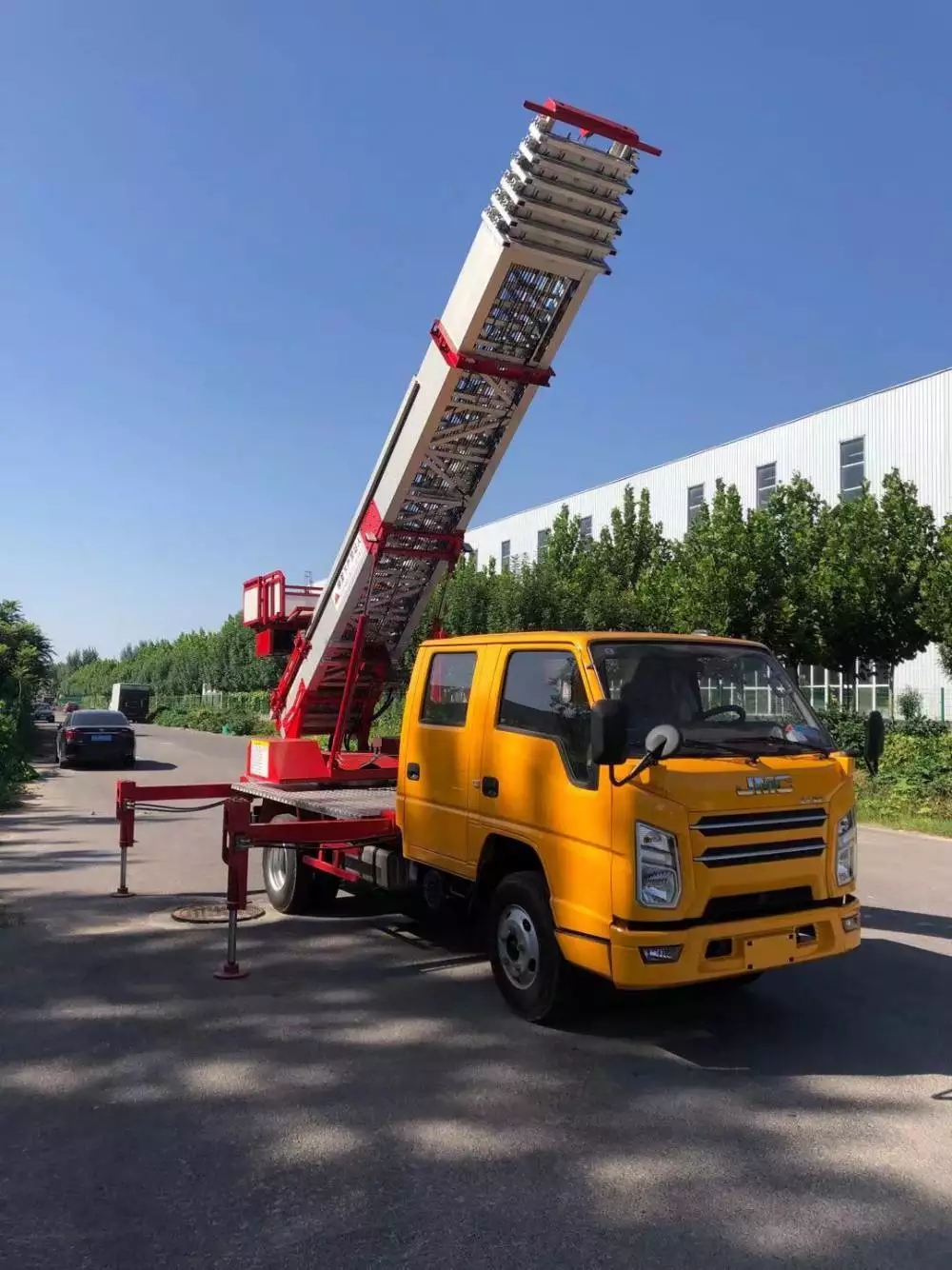 干驿镇附近的云梯车出租服务：轻松解决高空作业需求